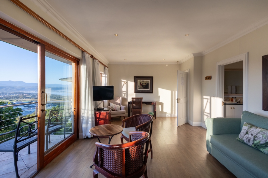 7 Bedroom Property for Sale in Bowtie Western Cape